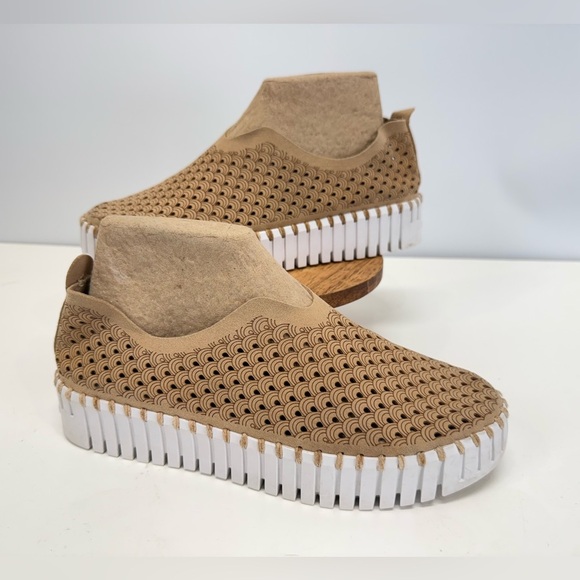 ILSE JACOBSEN Tan and White Tulip laser cut slip on sneakers size 39/8.5-9US - Picture 2 of 8